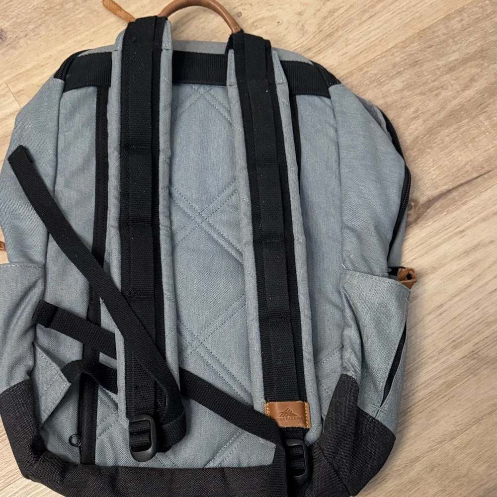 High Sierra U.S. Free Skiing Backpack - Picture 11 of 14